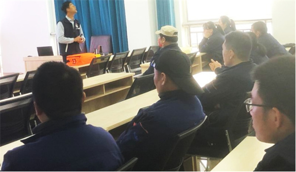 山東深藍(lán)纏繞包裝機(jī)廠家組織消防安全培訓(xùn)