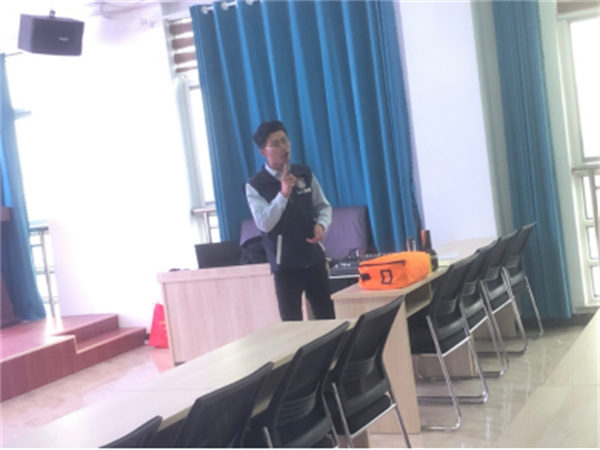 山東深藍(lán)纏繞包裝機(jī)廠家組織消防安全培訓(xùn)