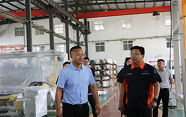 齊魯理工學(xué)院與山東深藍機器股份有限公司舉行校企合作簽約暨授牌儀式